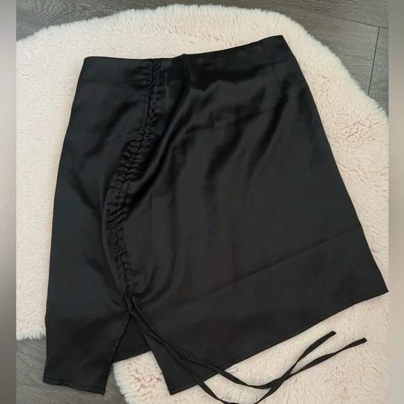 Elegant Black Ruched Skirt/ Size:S - Picture 3 of 9